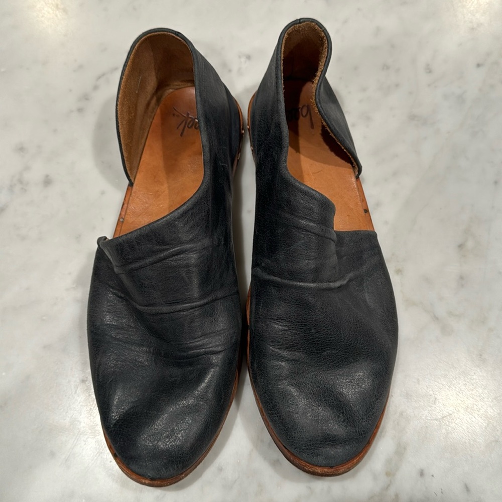 Beek fill leather slip on shoes, size 10